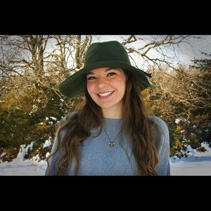 Meet your Posher, Emily